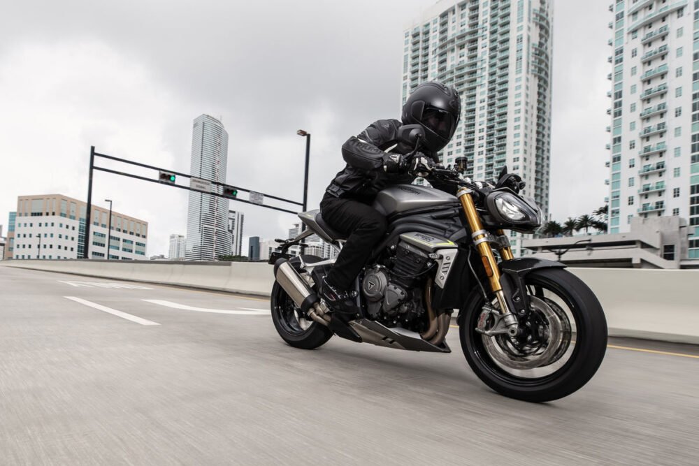 2021 triumph speed triple 1200 rs
