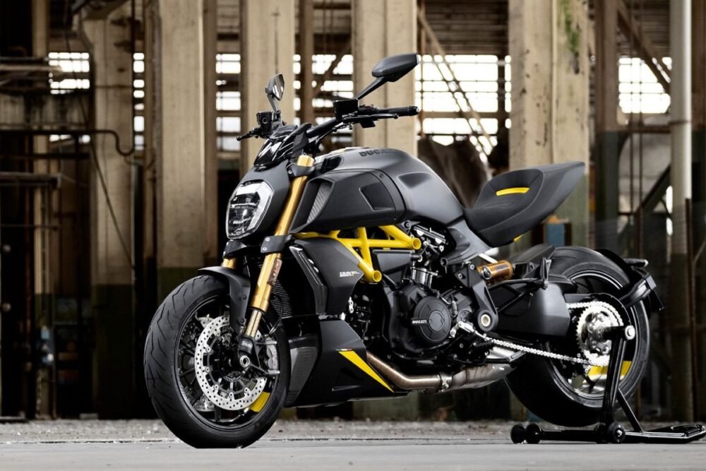 2022 ducati diavel 1260 s black and steel