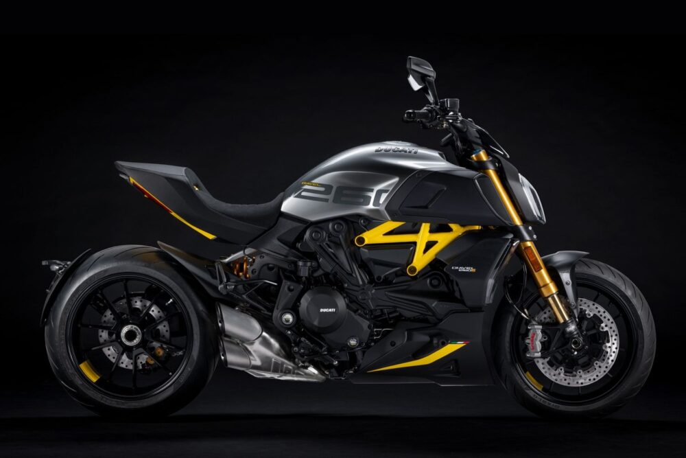 2022 ducati diavel 1260 s black and steel right side