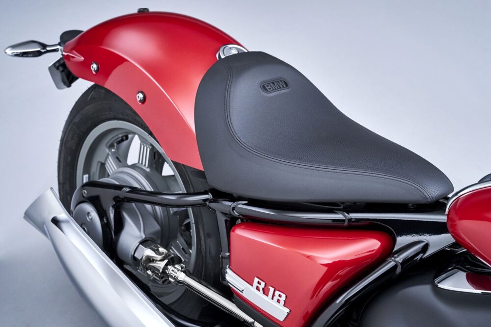 2022 bmw r 18 red seat