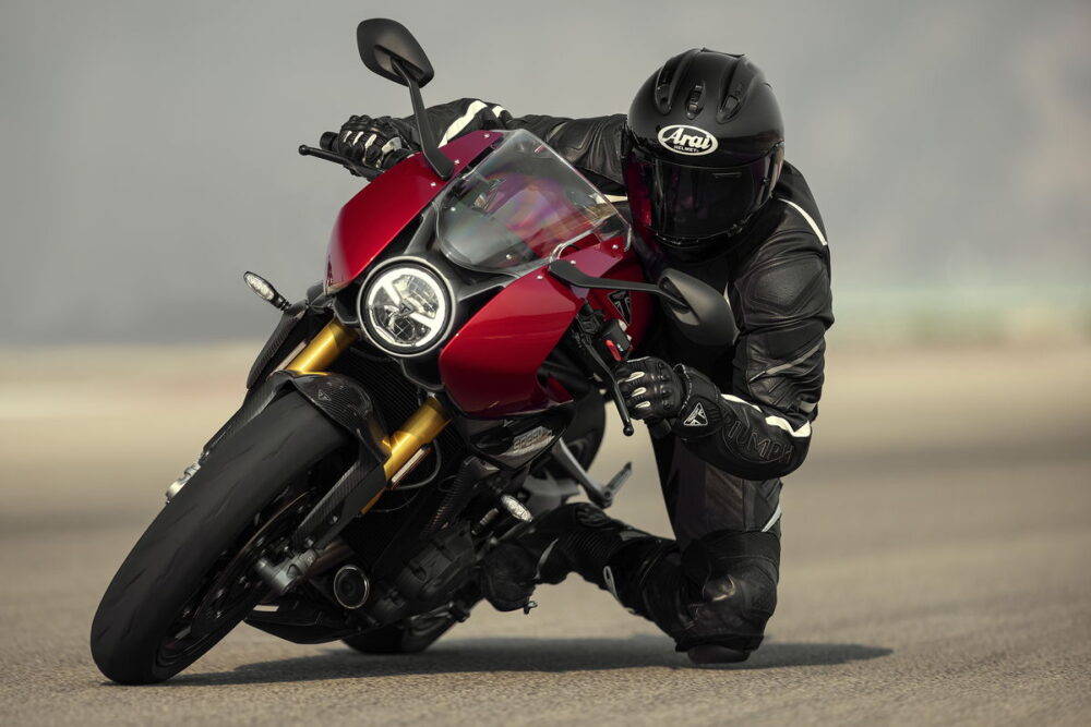 speed triple 1200 rr red on track