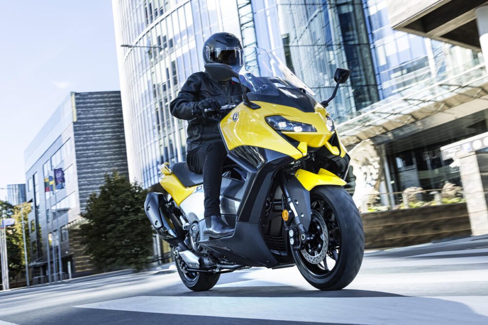 2022 yamaha tmax