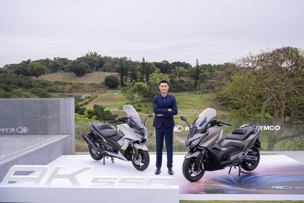 2022 kymco ak 550