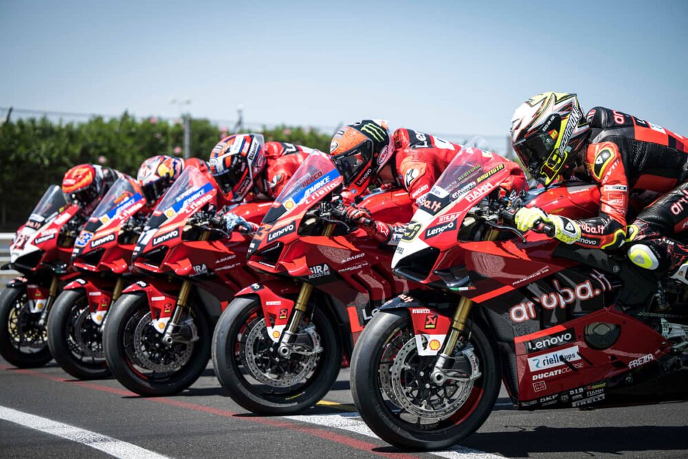 panigale v4 s lenovo race of champions