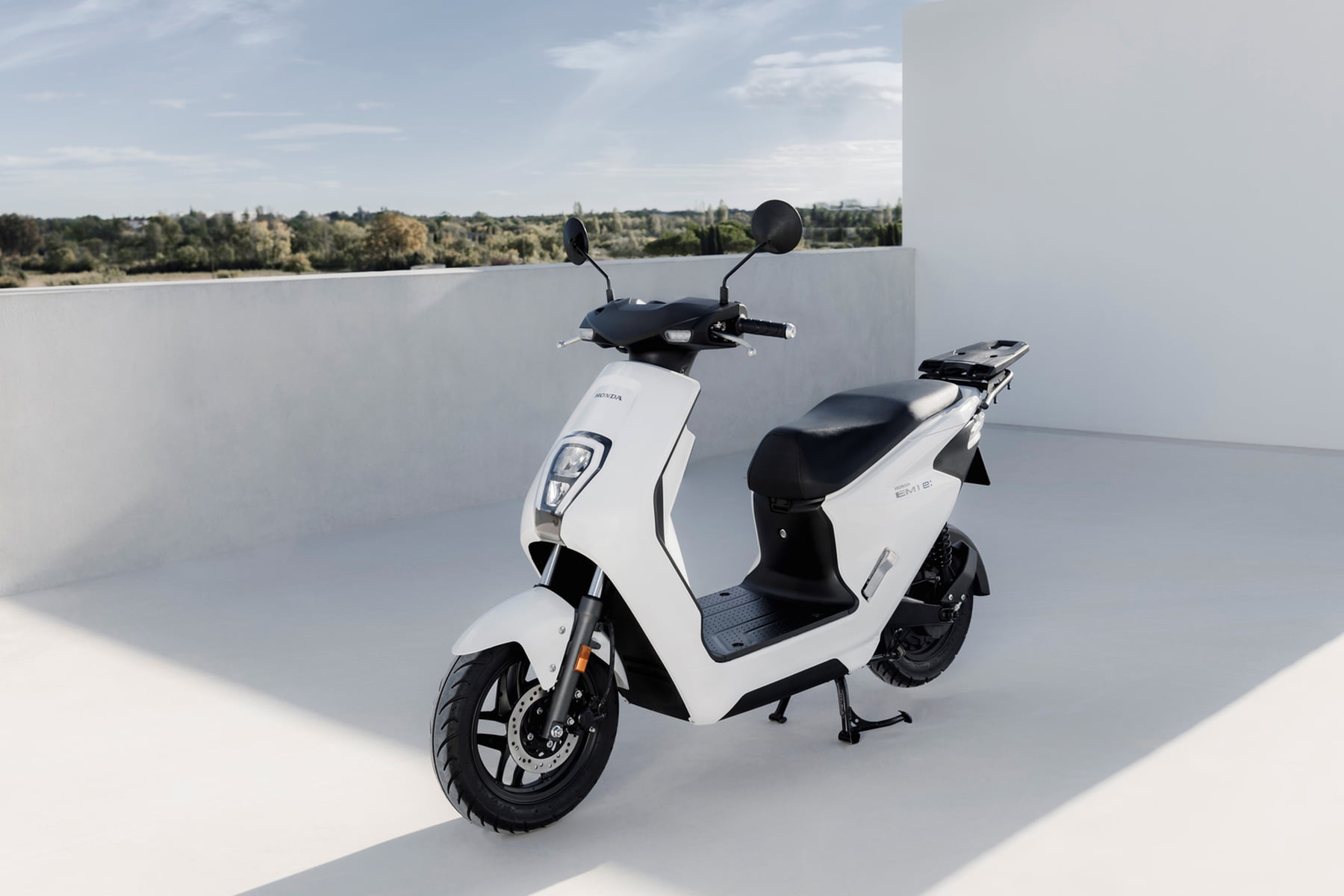 E:ny1 (Europe) 2023 Honda. Yamaha Skuterlari. Скутер на час