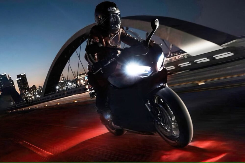 triumph daytona 660 teaser